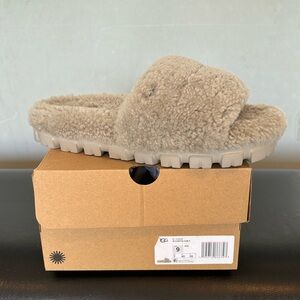 Brand new Ugg Cozetta cozy slipper, light gray size 9 women’s